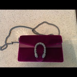 Gucci magenta velvet handbag